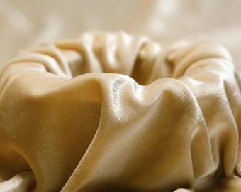 CHAMPAGNE - Tessuto in velluto elasticizzato tagliato su misura, morbido e lussuoso - Poliestere e spandex - Elasticizzato in 4 direzioni per cucire abbigliamento, costumi e lavori fai da te.