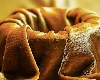 ORO ANTICO - Tessuto in velluto elasticizzato tagliato su misura, morbido e lussuoso - Poliestere e spandex - Elasticizzato in 4 direzioni per cucire abbigliamento, costumi e lavori di bricolage.