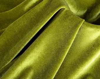 OLIVA - Tessuto in velluto elasticizzato, tagliato su misura, morbido e lussuoso - Poliestere ed elastan - Elasticizzato in quattro direzioni per cucire abbigliamento, costumi e lavori fai da te.
