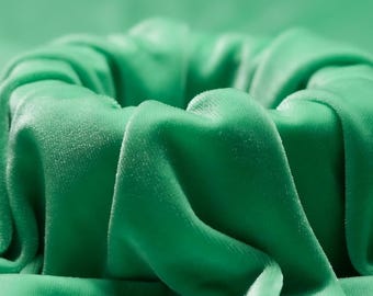 MINT - Tessuto di velluto elasticizzato tagliato su misura, morbido e lussuoso - Poliestere e spandex - Elasticizzato in 4 direzioni per cucire abbigliamento, costumi e lavori fai da te.