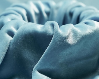 Azzurro cielo - Tessuto in velluto elasticizzato, tagliato su misura, morbido e lussuoso - Poliestere ed elastan - Elasticizzato in quattro direzioni per cucire abbigliamento, costumi e lavori fai da te.