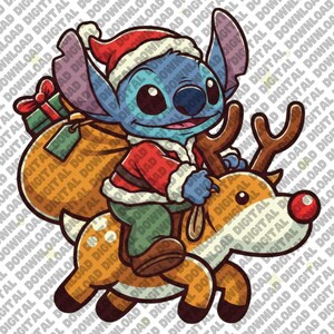 以下が含まれることがあります： サンタ帽とサンタの衣装を着た青いエイリアンキャラクターがトナカイに乗っている漫画のイラスト。トナカイは赤い鼻をしており、エイリアンはプレゼントの袋を持っています。画像はクリスマスをテーマにしています。