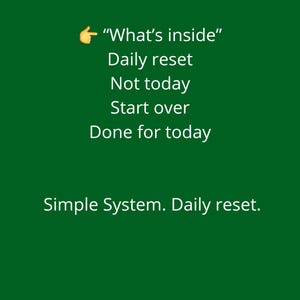 Op de afbeelding: Een groene achtergrond met witte tekst. De tekst luidt "What's inside", gevolgd door "Daily reset", "Not today", "Start over" en "Done for today". Daaronder staat "Simple System. Daily reset."