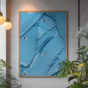 Póster minimalista abstracto de pequeños surfistas / Pintura azul de surf con textura de impasto para pared / Póster de playa de surf oceánico aéreo de verano dibujado a mano