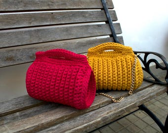 Bolso de ganchillo tipo baúl