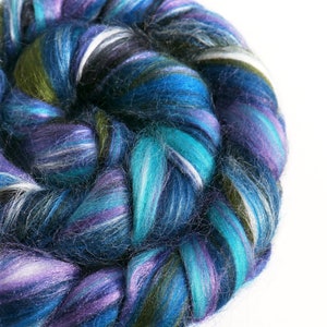 Combed top/roving custom blend ‘Stormy Seas’, merino/bamboo for spinning and felting, soft wool mix, shiny luxury blend