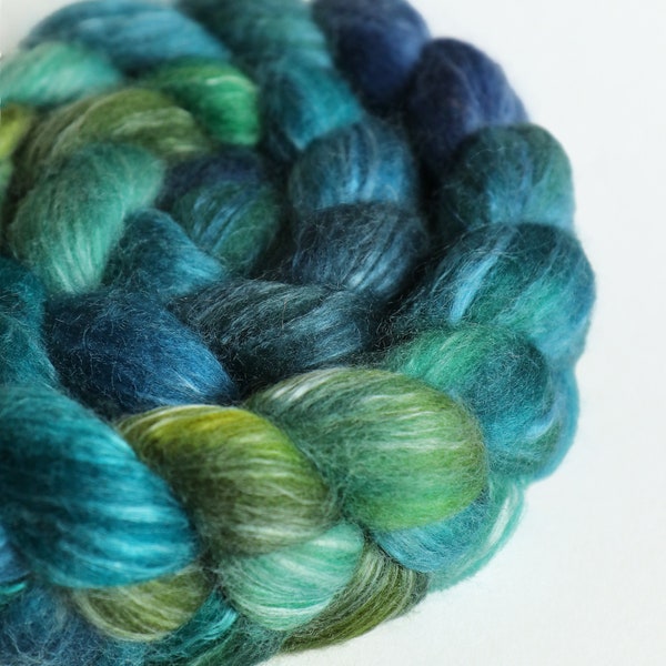 Handgefärbter Kammzug zum Spinnen, superwash Merino/Milchseide Kammzug, 100 gramm, blau grün, 2 Stück verfügbar