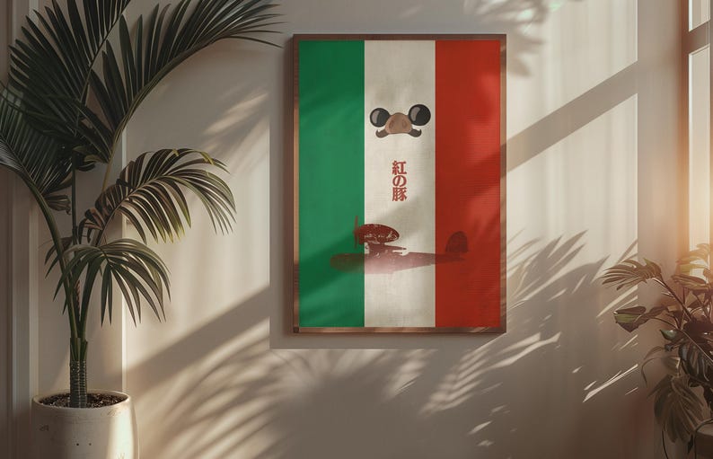 Pu&ograve; includere: Un poster incorniciato con la bandiera italiana e un design stravagante. L'opera d'arte include un volto a cartone animato e una silhouette di aereo. &Egrave; visibile del testo giapponese. Il poster &egrave; appeso a una parete vicino a una pianta in vaso.