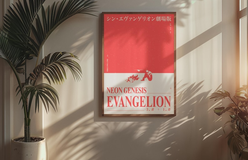Puede incluir: Un p&oacute;ster enmarcado con un dise&ntilde;o rojo y blanco, con texto japon&eacute;s y las palabras "NEON GENESIS EVANGELION". El p&oacute;ster tiene una ilustraci&oacute;n minimalista de una figura. El p&oacute;ster se muestra en una pared junto a una planta en maceta.