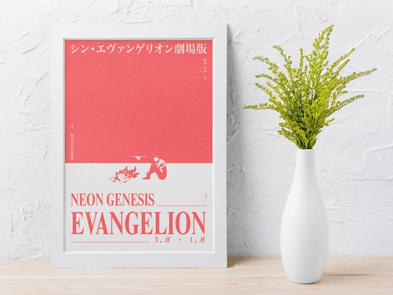 Puede incluir: P&oacute;ster enmarcado con el texto "NEON GENESIS EVANGELION" en blanco, con texto japon&eacute;s en la parte superior. El p&oacute;ster tiene una combinaci&oacute;n de colores rojo y blanco con una ilustraci&oacute;n minimalista. Un jarr&oacute;n blanco con follaje verde a la derecha.