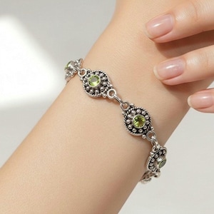 Pulsera ornamentada de peridoto y plata de ley • Joyería vintage estilo boho con abalorios (7,75")