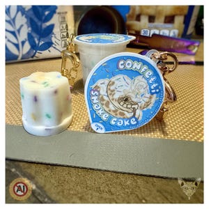 Llavero antiestrés con forma de taza de pudín de confeti imagen 6