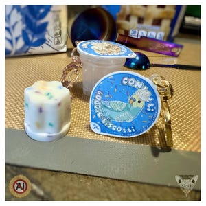 Llavero antiestrés con forma de taza de pudín de confeti imagen 3