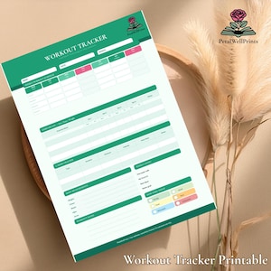 Puede incluir: Un rastreador de entrenamiento imprimible con un diseño verde y blanco. El documento incluye secciones para horarios semanales, registros de ejercicios, seguimiento cardiovascular, medidas corporales y objetivos semanales. El texto "Workout Tracker Printable" está en la parte inferior.
