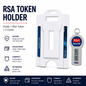 Könnte beinhalten: Ein weißer RSA-Tokenhalter mit blauen Akzenten, der einen RSA-Token und zwei Karten aufnehmen kann. Daneben befindet sich ein RSA SecurID-Token. Der Halter trägt die Aufschrift "Rewards Card" und "Debit Card". Er ist 3D-gedruckt.