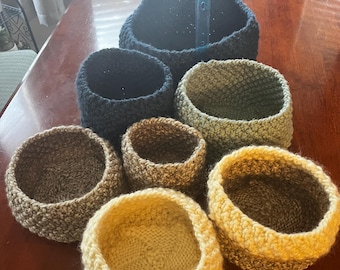 Handgestrickte Körbe für Dekor oder Aufbewahrung