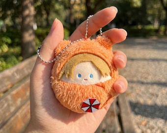 Leon S. Kennedy Omochi Plush Keychain | Resident Evil 4 Remake Kawaii Orange Onesie Umbrella Corp Chibi Mascot | Biohazard Gamer Gift
