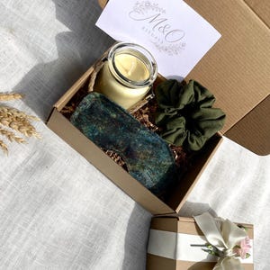 Natural Self Care Gift Box | Jasmine Tallow Candle, Flaxseed Eye Mask, Cotton Scrunchie