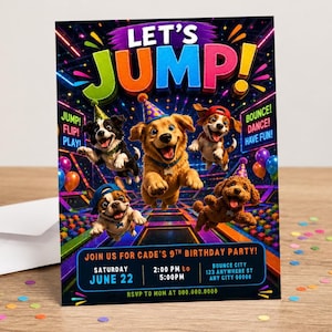 Puede incluir: Una tarjeta de invitación de cumpleaños con cuatro perros saltando en un parque de trampolines con luces de neón. El texto dice LET'S JUMP! y JOIN US FOR CADE'S 9TH BIRTHDAY PARTY! SATURDAY JUNE 22 2:00 PM to 5:00 PM BOUNCE CITY 123 ANYWHERE ST ANY CITY 00000.
