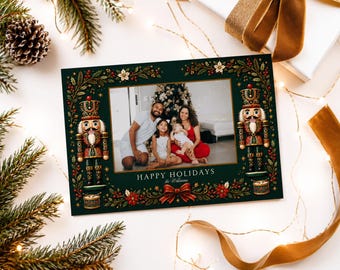 Tarjeta navideña del Cascanueces imprimible y editable con foto familiar. Tarjeta navideña de felices fiestas. Tarjeta con collage de fotos familiares. Plantilla de tarjeta navideña.