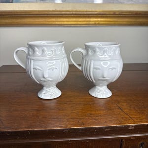 Par de tazas de cerámica brillante de doble cara Jonathan Adler UTOPIA King Queen, raras, estilo Art Déco.
