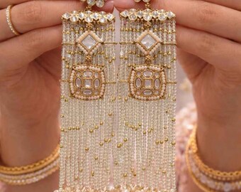 Pendientes Chandbali de Cachemira: colgantes de perlas, cristal y tono dorado.