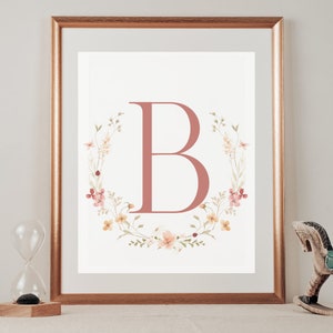 Letra inicial de flor silvestre floral personalizada con letra B / Decoración infantil femenina / Arte de pared con nombre personalizado para habitación infantil / Regalo para baby shower