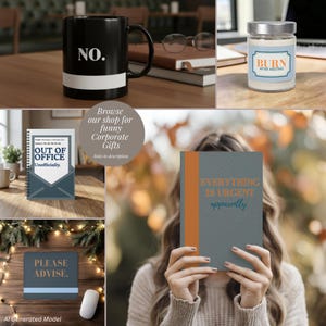 Op de afbeelding: Een verzameling kantoorartikelen waaronder een zwarte mok met de tekst NO., een kaars met het label BURN AFTER MEETING, een spiraalnotitieboek met OUT OF OFFICE, een muismat met PLEASE ADVISE en een grijs notitieboek met EVERYTHING IS URGENT apparently.