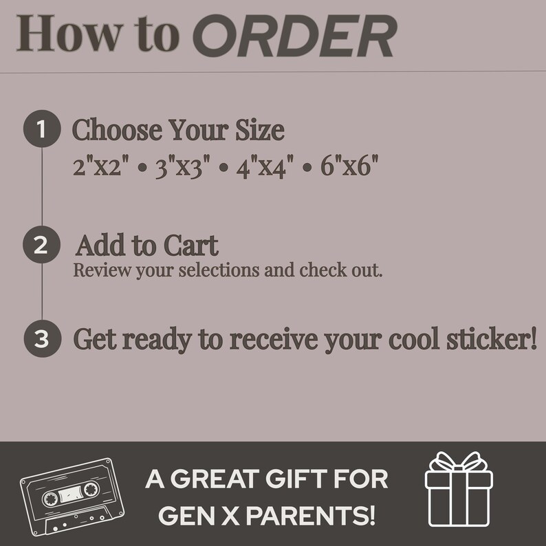 Op de afbeelding: Een lichtbruine informatieve afbeelding met de titel How to ORDER. Het bevat drie stappen: 1 Choose Your Size met opties van 2x2, 3x3, 4x4 en 6x6 inch, 2 Add to Cart, en 3 Get ready to receive your cool sticker. Bevat een cassette-icoon.