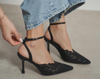 Bailarinas de novia negras con encaje y punta afilada / Zapatos de novia con tira al tobillo