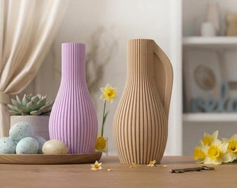 Modern ribbad vas med handtag, keramiskt kärl inspirerat av forntida stil