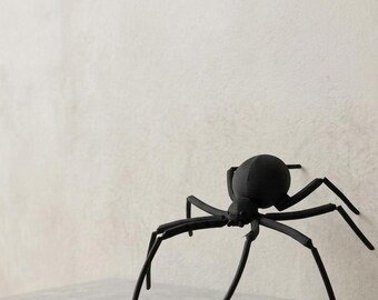 Ledad spindelfigur: Realistisk insektsmodell med rörlig led