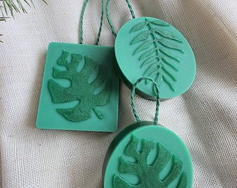 Mini saponetta verde con cordino / Profumo di eucalipto, decorazione a foglia di Monstera, formato da viaggio