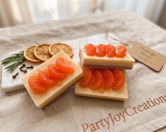 Jabón artesanal en barra con aroma a rodajas de naranja y cítricos frescos, diseño artesanal (90-110 g)