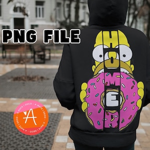Puede incluir: Una sudadera negra con capucha que presenta un gráfico en la espalda de un personaje de dibujos animados amarillo comiendo una gran rosquilla glaseada rosa con chispas de colores. El texto vertical "HOMER" está impreso en letras blancas.