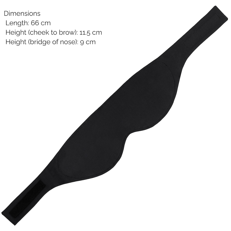 K&ouml;nnte beinhalten: Eine schwarze Schlafmaske mit einer L&auml;nge von 66 cm. Die Maske ist konturiert, um sich dem Gesicht anzupassen, mit einer H&ouml;he von 11,5 cm von der Wange zur Augenbraue und 9 cm am Nasenr&uuml;cken. Sie hat einen Klettverschluss.
