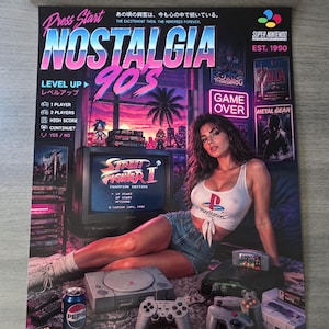 Op de afbeelding: Een verticale poster met een jaren 90 gaming-thema, de tekst NOSTALGIA 90'S, een televisie met Street Fighter II, een persoon in een wit PlayStation-hemdje, diverse spelcomputers, controllers en gamecartridges op een tapijtvloer.
