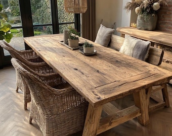 Rustikaler handgemachter Bauernhaus-Esstisch aus Holz - Massiver Walnusstisch
