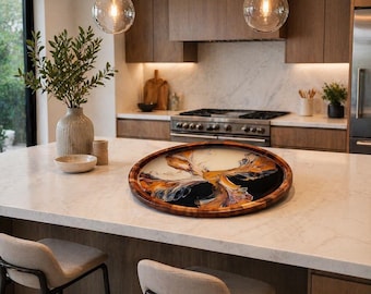 Bandeja de servir en blanco y negro con detalles neutros.