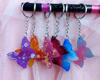 Llavero de mariposa de resina hecho a mano, dije brillante, accesorio colorido para bolso, regalo de amistad, adornos para mochila escolar