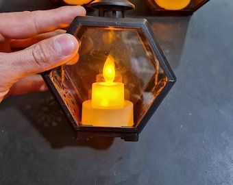 Geometryczna latarnia w stylu marokańskim – czarny sześciokątny świecznik LED – ciepła, nastrojowa dekoracja do salonu, na patio lub na wesele