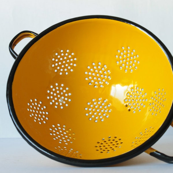 Mid Century Modern Vintage Enamel Colander Canary Yellow French Enamel Excellent Condition Retro Kitchen Sunshine Yellow Mod Kitchen Serving