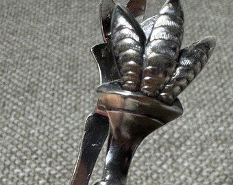 Vintage Silverplate Sugar Tongs Shell Claw Design Grapevine Pattern Mid Century Serving Piece