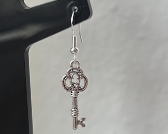 Pendientes colgantes de llave vintage, dije de llave de estilo antiguo, ganchos de plata S925, hechos a mano