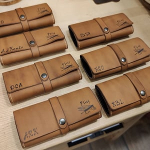 Cartera de pesca con mosca personalizada de cuero con piel de oveja - Carteras de pesca - Regalo para pescador - Bolsa para moscas - Regalos de pesca con mosca