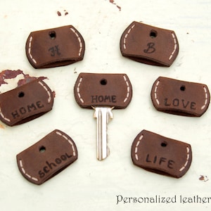 Juego personalizado de tres fundas de cuero para llaves, adorno para llave y tapa para llave