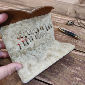 Cartera de cuero personalizada para pesca con mosca con piel de oveja - carteras de pesca - regalo para pescadores - bolsa para moscas - regalos para pesca con mosca