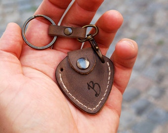 Porta-palhetas de couro personalizado com iniciais e chaveiro - presente de dia dos pais