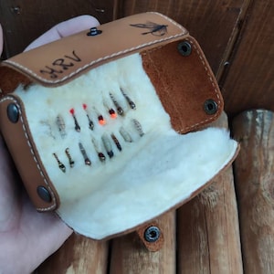 Cartera de cuero personalizada para pesca con mosca con piel de oveja - carteras de pesca - regalo para pescadores - bolsa para moscas - regalos para pesca con mosca