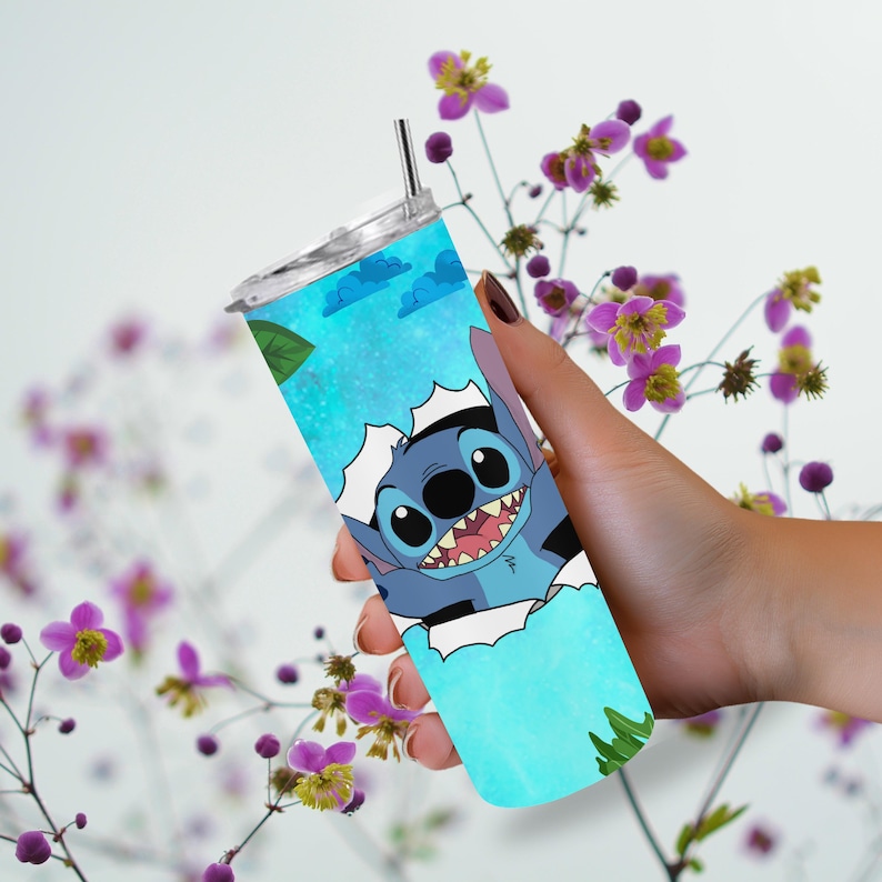 Lucky Mom Stitch Tumbler - 20oz Insulated Tumbler with Straw, Reusable Drinkware, Blue and Green Design, Perfect for Travel and Daily Use bild 1